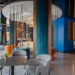 Апартаменти Unique Designer Retreat | Mins To Gondola - Patio! *
