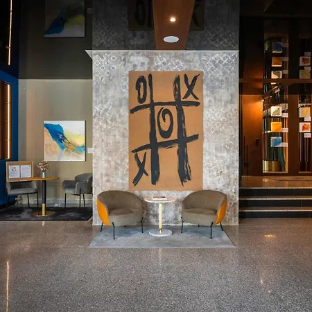 Unique Designer Retreat | Mins To Gondola - Patio! *