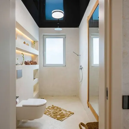 Appartement Unique Designer Retreat | Mins To Gondola - Patio!