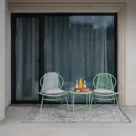 Unique Designer Retreat | Mins To Gondola - Patio! Appartement *