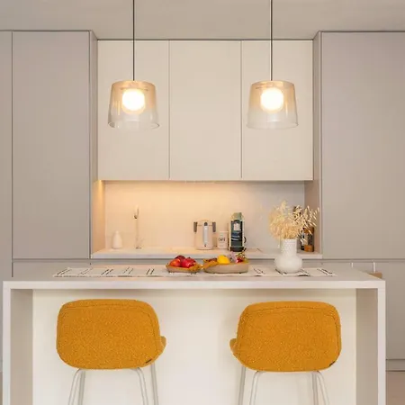 Unique Designer Retreat | Mins To Gondola - Patio!