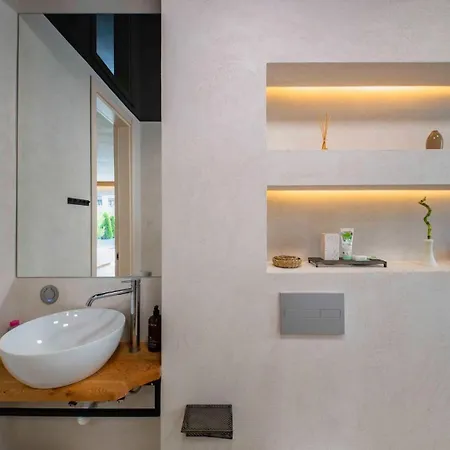 Apartament Unique Designer Retreat | Mins To Gondola - Patio!