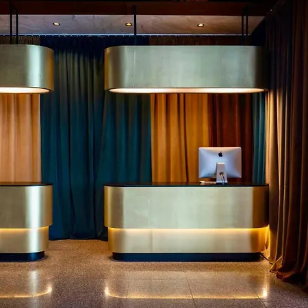 Apartament Unique Designer Retreat | Mins To Gondola - Patio! *