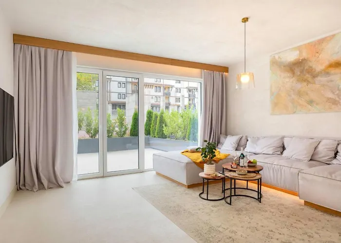 Apartment Unique Designer Retreat | Mins To Gondola - Patio! Bansko