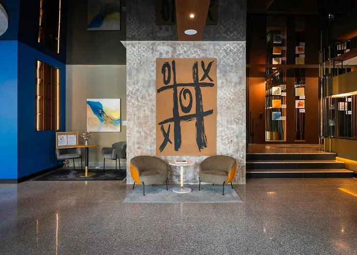 Unique Designer Retreat | Mins To Gondola - Patio! *